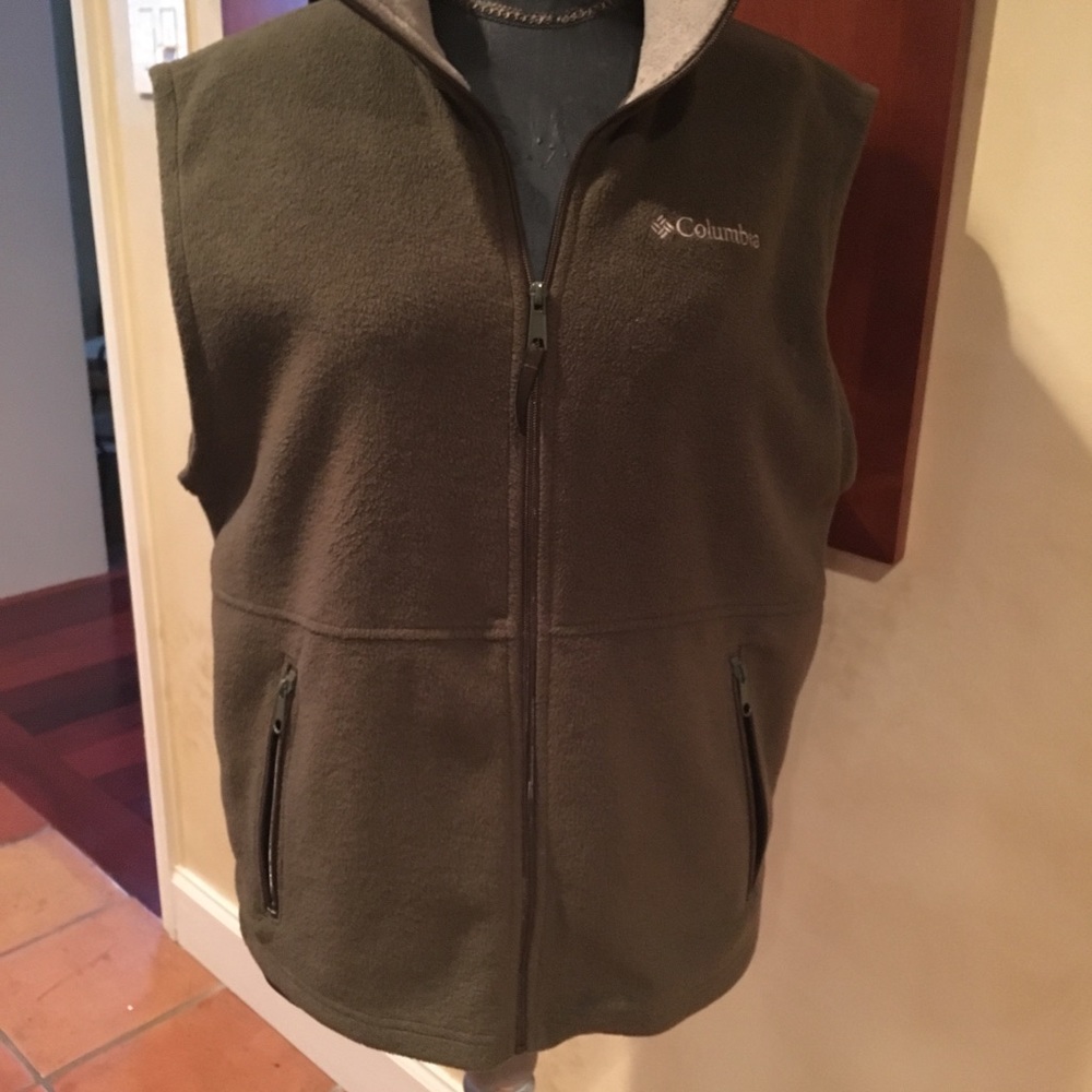 Men’s Columbia fleece vest medium